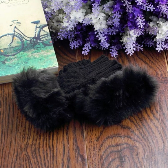 New Faux Rabbit Fur Gloves - Picture 6 of 6